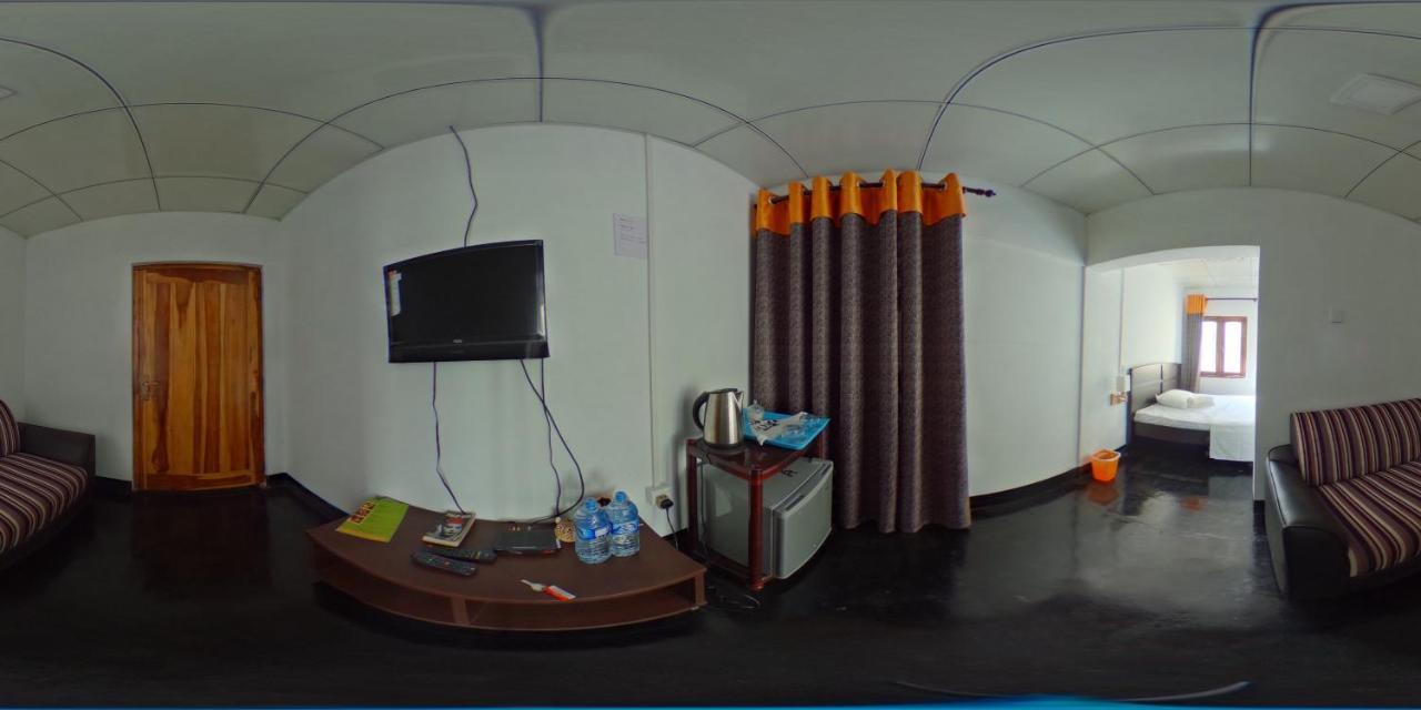 Falcons Nest Hotel Udawalawe Exterior photo