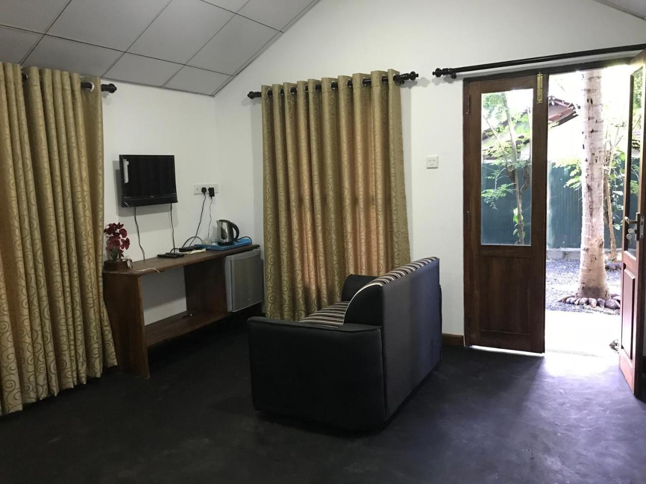 Falcons Nest Hotel Udawalawe Exterior photo
